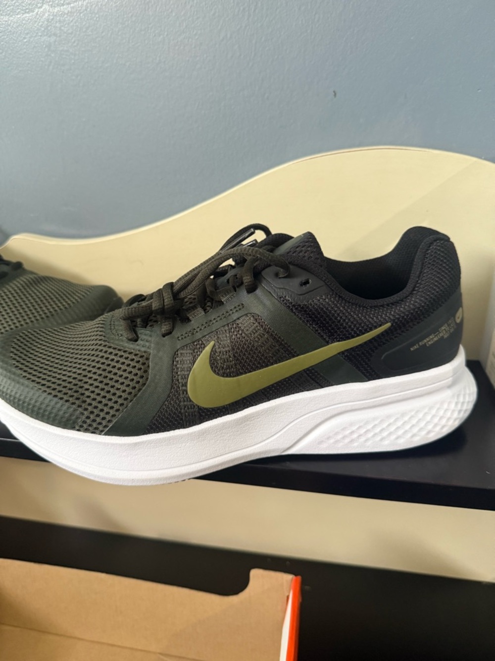 Nike Men’s swift runner 2- Olive Green size 10 - Picture 2 of 7